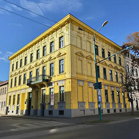 Corvin Boutique Aparthotel 4*