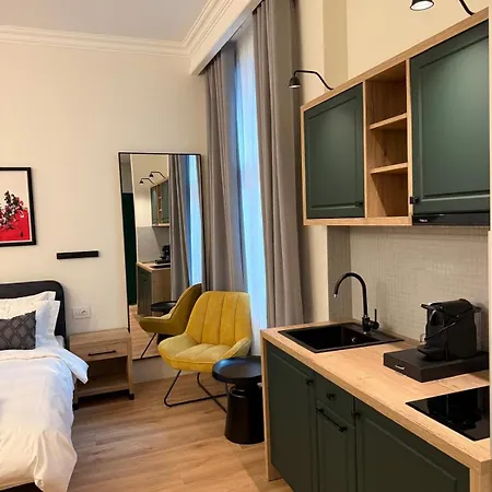 アパートホテル Corvin Boutique 3*